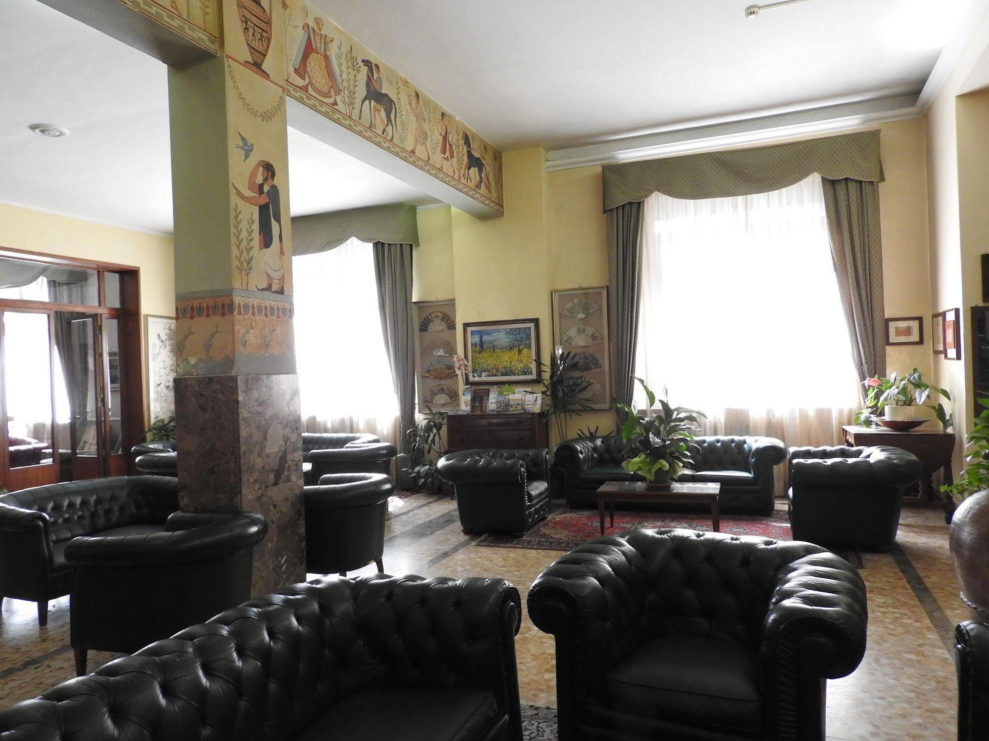 Moderno Hotel 3*