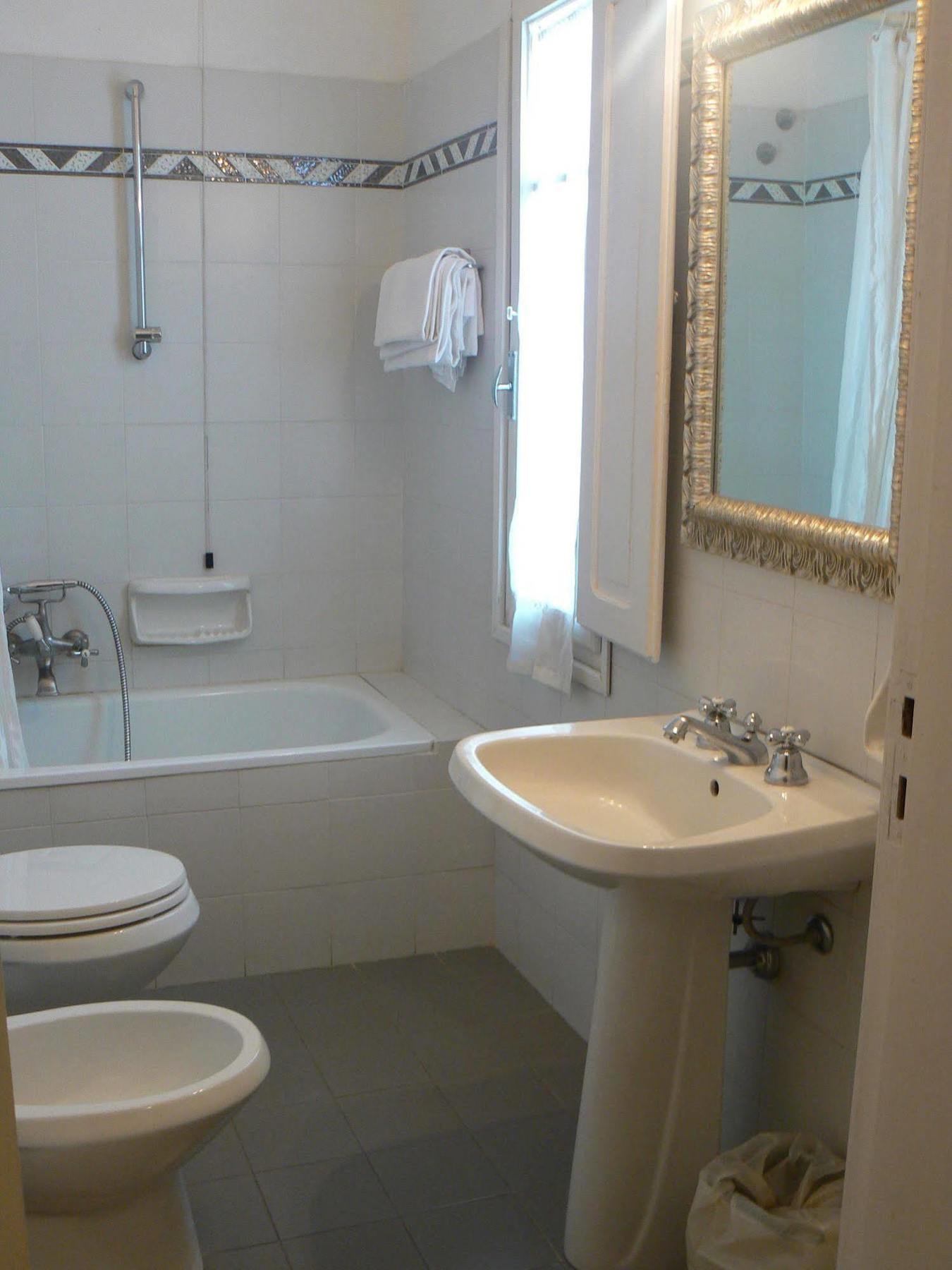 Moderno Hotel 3*